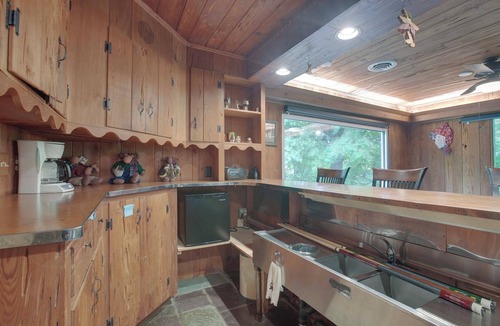 Coshocton House | Lodge-Style Home in Coshocton w/Spacious Yard