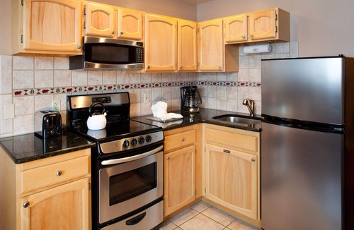 Steamboat Springs Hotel | Loft Retreat w/Hot Tub & Parking Near Gondola Square Slopes