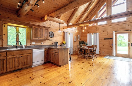 Sugarcreek Bed & Breakfast | Log cabin in Amish country