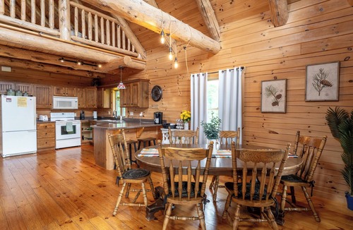 Sugarcreek Bed & Breakfast | Log cabin in Amish country