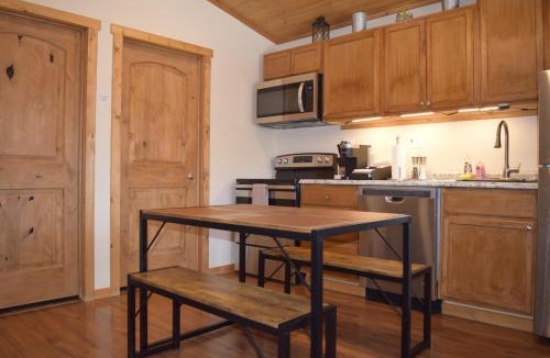 Cannonville House | Log Cottages at Bryce Canyon #3
