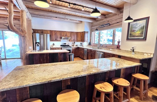 Breckenridge Ski Chalet | Log Home Dog Friendly Mtn. Views 10 min. to Breck