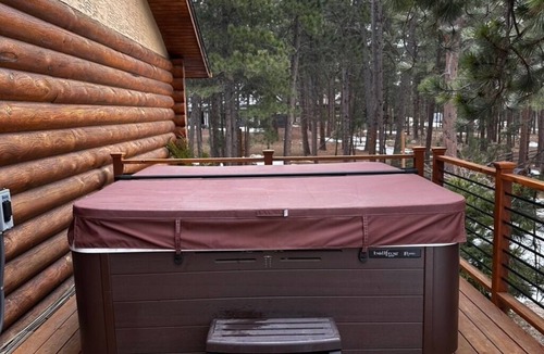 Woodmoor House | Log Home Retreat! Hot Tub, Game Room, Gym, Close To USAFA, & Spruce Mtn Ranch.