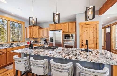 Breckenridge House | Lone Hand Lodge: Custom Private Home on Peak 7 With Outdoor Grill and Hot Tub.