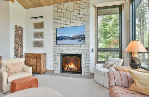 Warrior's Mark West House | Lonestar Lodge: Sweeping Mountain Views, Hot Tub Patio