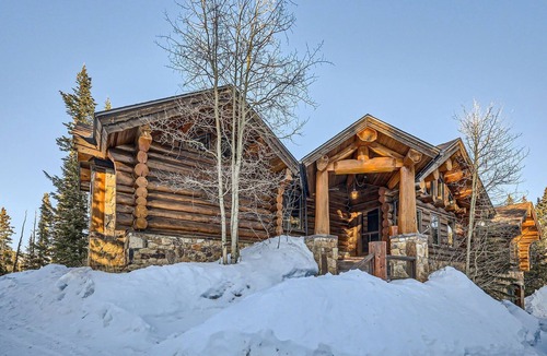 Quandary Village Cabin | Long Stay at Lux Cozy Cabin at 656 Hamilton Ln - with Gym!