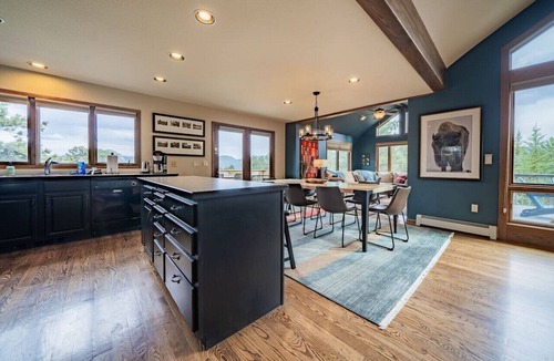 Estes Park Apartment | Longs Peak Views! 2.6 acres near Lumpy Ridge Trail