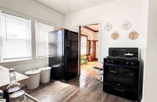 Lakewood Apartment | Look no further in Lakewood! 2bed 1bath Central AC