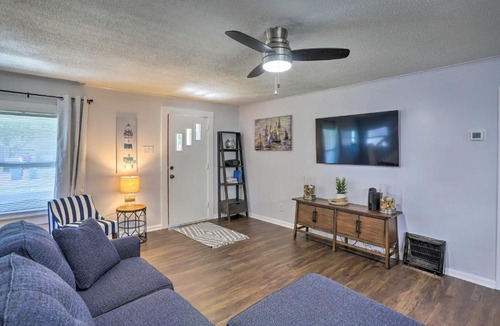 Lorain House | Lorain Lake Cottage < 1 Mi to Lake Erie Fun!