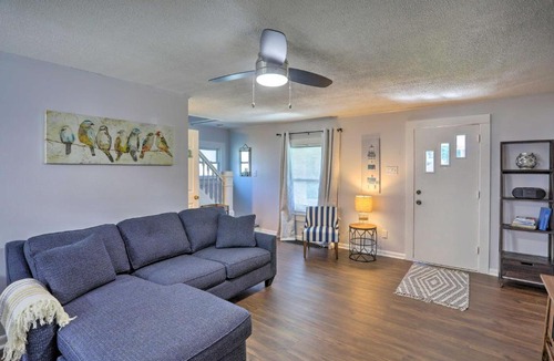 Lorain House | Lorain Lake Cottage < 1 Mi to Lake Erie Fun!