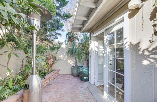 Los Angeles Apartment | Los Angeles Apartment w/Patio, 4 Mi to Downtown!