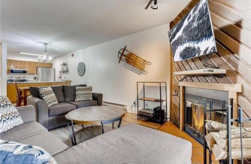 Peak 8 House | Lovely 2 BDR Condo Close to Skiing and Main St