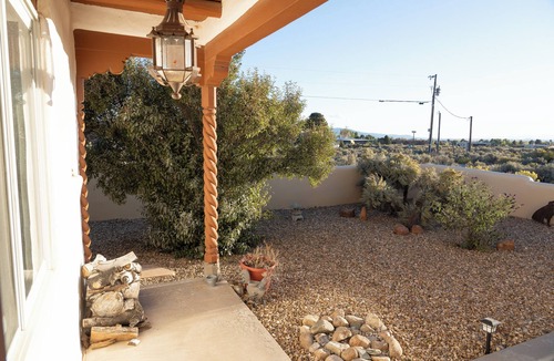 El Prado House | Lovely 2-bedroom adobe home in Taos