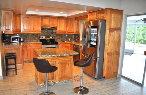 Coral Ridge Isles House | Lovely 3-BD, Walk to Bars, 9 min Drive From Beach!