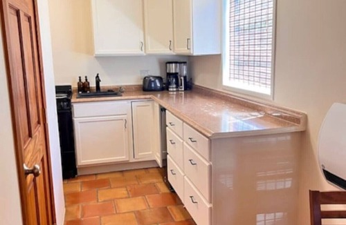 Santa Fe House | Lovely 4 Bedroom Adobe Minutes to Plaza & Dog-Friendly