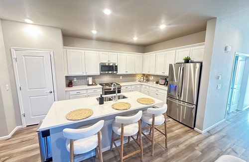 Aurora House | Lovely 5 Bedroom new home 8 min away from Gaylord Hotel and 10 min from DIA