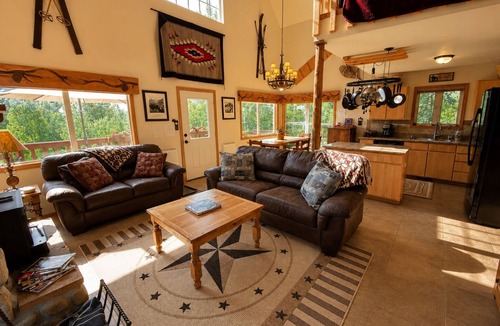Purgatory Cabin | Lovely Cabin Between Downtown and Ski Resort, Hot Tub, Great Views, Dog Friendly