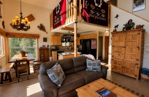 Purgatory Cabin | Lovely Cabin Between Downtown and Ski Resort, Hot Tub, Great Views, Dog Friendly