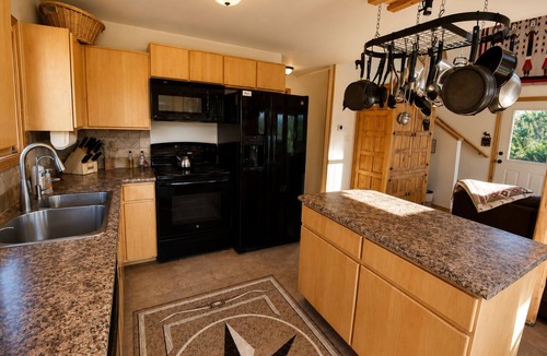 Purgatory Cabin | Lovely Cabin Between Downtown and Ski Resort, Hot Tub, Great Views, Dog Friendly