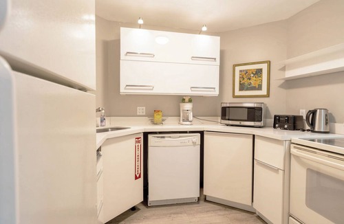 Galt Mile Condo | Lovely Partial Oceanview Condo at Ocean Manor Resort