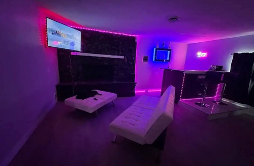 Las Vegas House | Lovely remodeled home with plenty of entertainment options min from strip