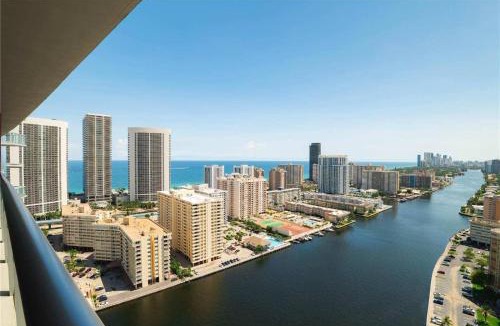 Hallandale Beach Hotel | Lovely Studio with Amazing View gym and amenities