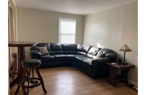 Coraopolis House | Lovin’ the Location - PIT Airport- Downtown - RMU