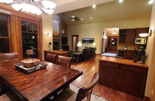 Cerise Ranch Villa | Low Tax Luxe Mountain Getaway by Aspen