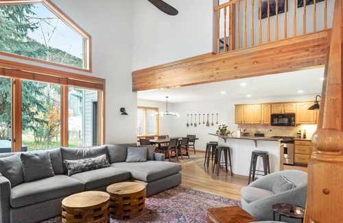 Eagle-Vail House | Lupine Lodge - A Family Retreat in EagleVail 5 King Bedrooms + Hot Tub!
