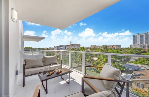 Downtown Hollywood Apartment | Lux 3BR City-View Retreat in Hollywood, 4th Floor