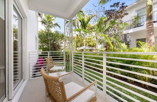 West Avenue Apartment | Lux Designer Apt 2BR/2BA by Lincoln Road MIA Beach