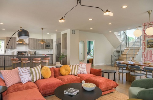 Berkley House | Lux Family Retreat: Hot Tub, Gym, Sauna, Fire Pit