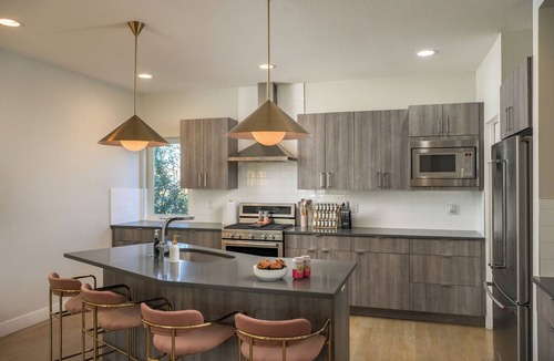 Berkley House | Lux Family Retreat: Hot Tub, Gym, Sauna, Fire Pit