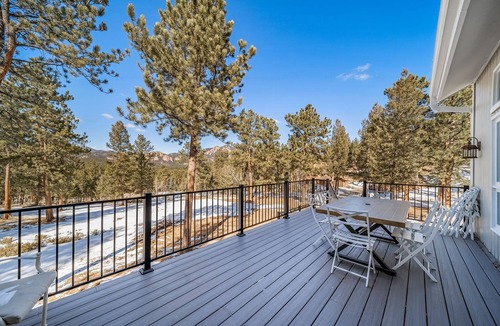 Pine House | lux Mountain View escape near Denver Red Rocks ski resort HOT TUB game room fun