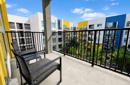 Lyon Street Apartment | Luxe Apartment 10 Min to Disneyland | Pool & Gym