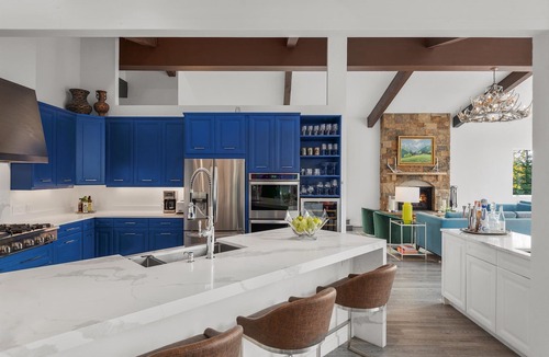 Snowmass Village House | Luxe Chalet: Jaw-Dropping Views & End of Driveway Shuttle to Mountain!