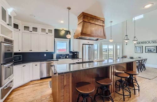 Colorado Springs House | Luxe & Cozy Retreat 6B Sleeps 14+ Hot Tub Theater Firepit