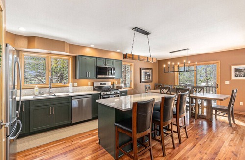 Estes Park House | Luxe Home with Hot Tub & Mountain Views