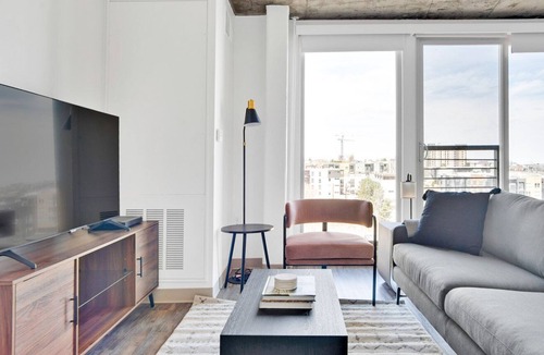 Jefferson Park Apartment | Luxe Jefferson Park 1BR w/ Gym & Pool, near Empower Field, by Blueground