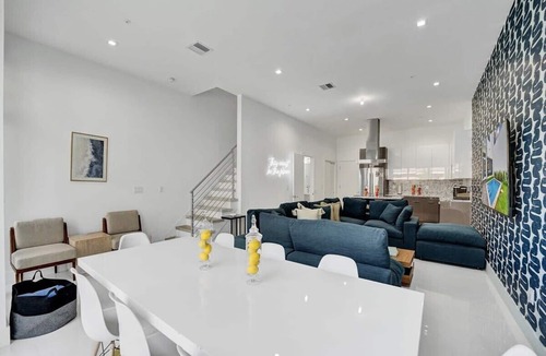 Lake Ridge House | Luxe NEW Modern Home with Pool