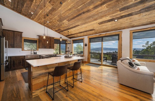 Grand Lake Ski Chalet | Luxe Summer Chalet: Epic Lake Views, Cinema & Gym - 8 Min to RMNP + Hot Tub