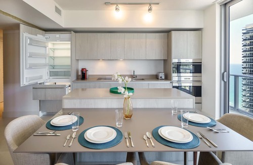 Hollywood South Central Beach Apartment | Luxurios 2B/2B Condo Beachfront Building
