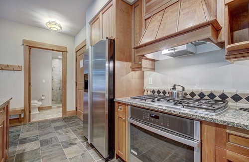 River Run Condo | Luxurious 1 BR in River Run Village with Ski in ski out, Kids Ski Free, No cleaning fees by RedAwning