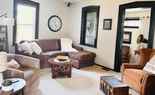 Greentown House | Luxurious 1875 centrally located Canton Akron home, expansive primary & sunset view