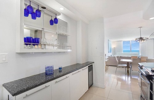 Hollywood South Central Beach Condo | Luxurious 2 bedroom/Full Ocean View Tides-CS56