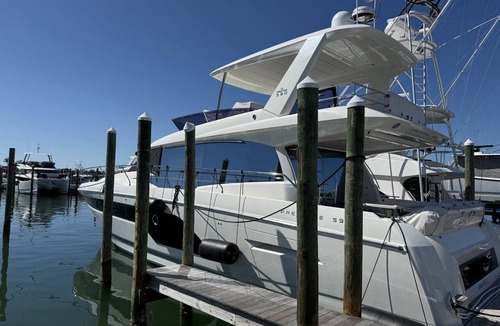 Sailboat Bend Boat Rental | Luxurious 3-bedroom yacht cruising the beautiful Fort Lauderdale waters