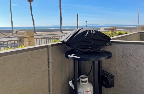 Port Hueneme Condo | Luxurious Cozy Beach Front Condo!(Steps to the sand)