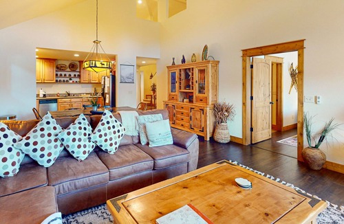 Estes Park House | Luxurious dog-friendly townhome near Lake Estes with fantastic views