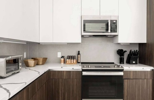 Jefferson Park Condo | Luxurious Escape | Walk to Empower Field | Tesoro