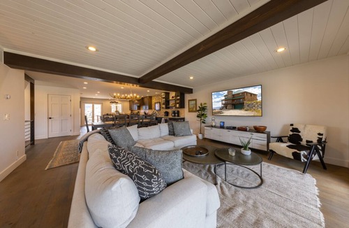 Mount Crested Butte House | Luxurious Mt CB Home | 6 Bedroom | Best Views in CB | Hot Tub | Gas Grill